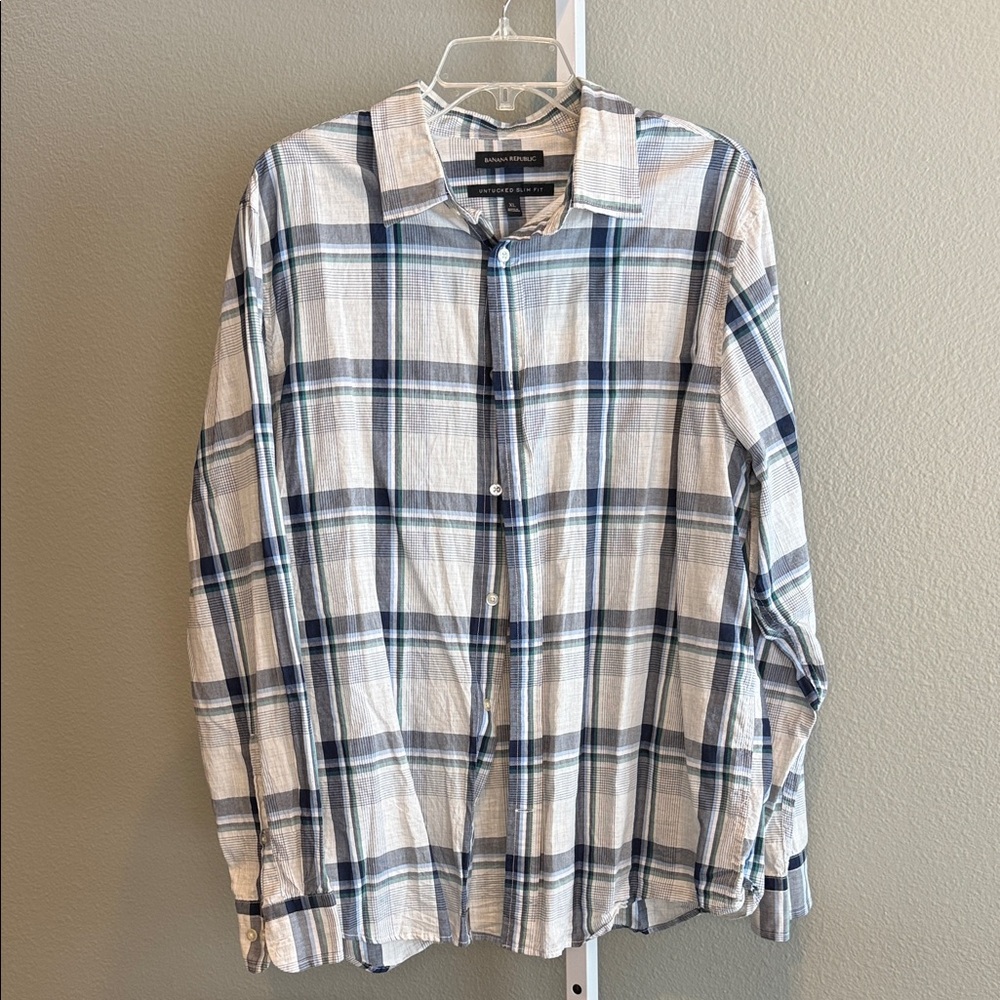 MEN’s Banana Republic Untucked Slim Fit White and Blue Plaid Business Casual